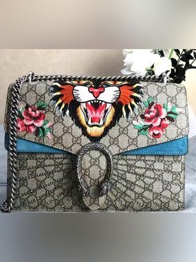 Gucci GG Supreme Tiger Embroidered Crossbody Bag - Beige/Blue/Red